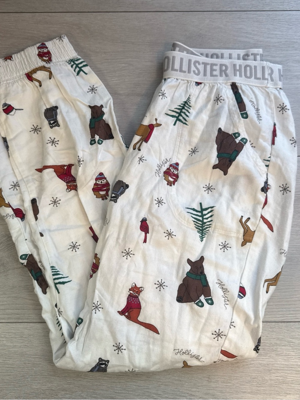 Hollister women’s White Holiday Animal Print Pajama Pants